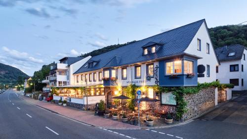 Kattenes Hotel | Weinhaus Fries