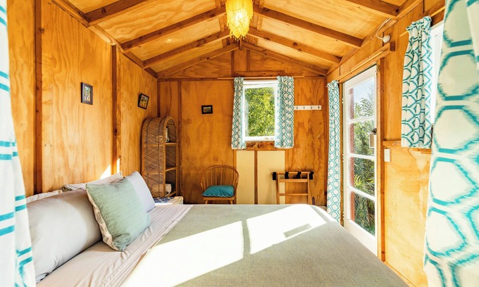 Collingwood Cabin | Weka Cabin - Ao Marama Retreat - Stunning Bush setting and Ocean Views