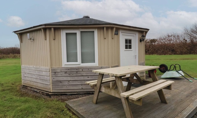 Hartland Cottage | WELCOMBE MOUTH, pet friendly, with a garden in Hartland