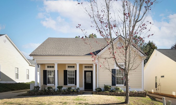 McCalla House | Welcome to Healing House, a charming 3-bedroom house with WiFi, AC, free parking