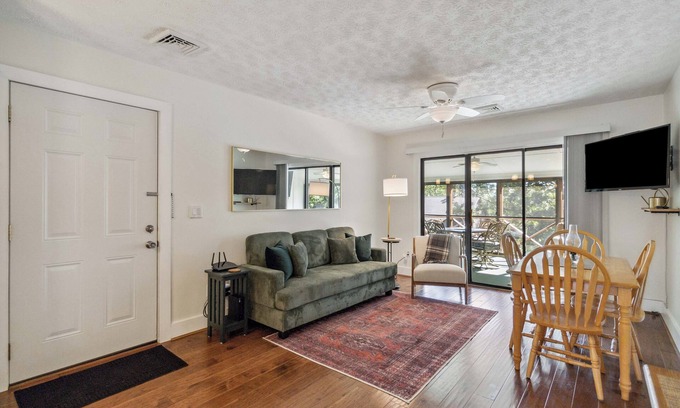 Bronston Condo | Welcome to Lakeside Oasis – A Lakeside Getaway