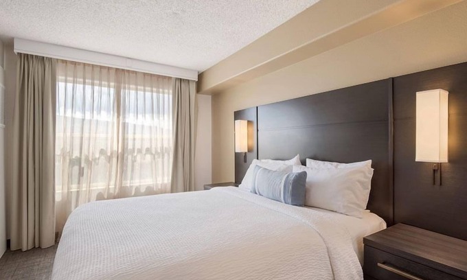 Reno/Tahoe Airport Resort | Welcome to Paradise! 3 Breathtaking Units, Close to Nevada Historical Society!