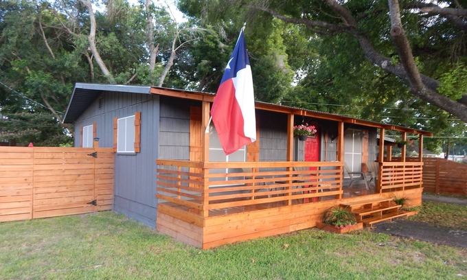 McQueeney House | Welcome to Ski D's! A charming cabin in a Lake side community.