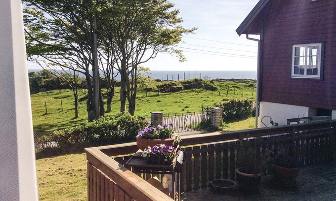 Flora Municipality House | Welcome to the island paradise of Reksta.