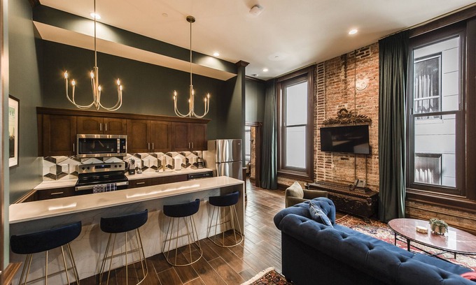 Downtown Nashville Apartment | Welcome to the legendary Southern Turf Building in the heart of downtown Nashville, Tennessee!