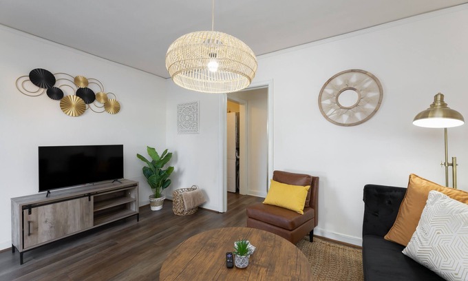 Rosewood House | Welcome to the Urban Bungalow, a historic duplex in the Heart of Rosewood.