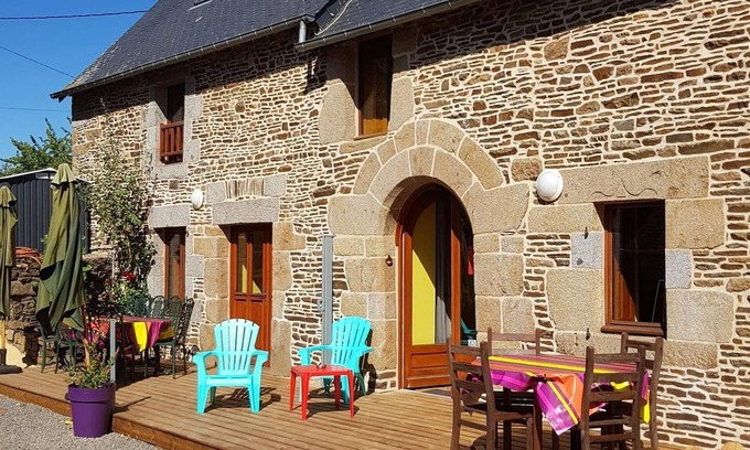 Sougeal House | Welcome to this colourful and family-friendly holiday home with pool.