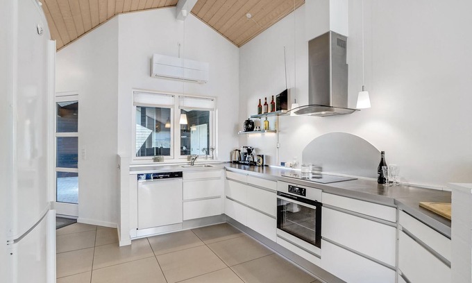Haslevgarde House | Welcome to this inviting vacation home near Øster Hurup Strand.