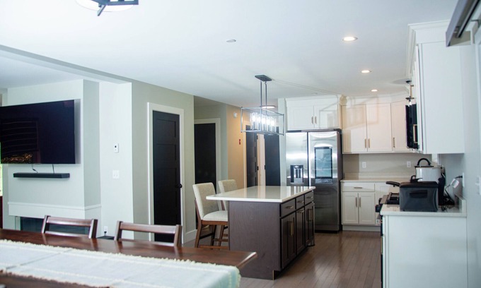 South Casco House | Welcome to your cozy Raymond retreat — a warm, family-friendly house.