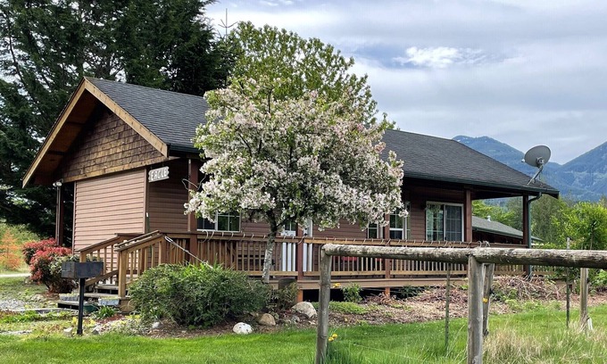 Concrete Cottage | Welcome to your year-round mountain getaway and historic ranch in the foothills of the North Cascades!