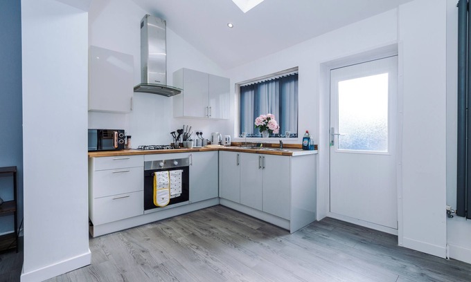 Golborne Apartment | Welcoming 3-bedroom apartment with WiFi in charming Golborne