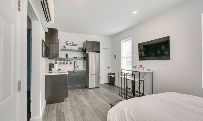 Norwood Apartment | Welcoming Studio ~ 8 Mi to Downtown Cincinnati!