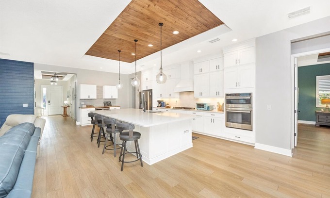 Venice House | Wellen Park 2600 sqft pool, spa & fireplace 3 car with 85” TV & golf cart