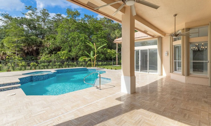 Wellington House | Wellington Luxury 5 min drive to WEF, Golf Community