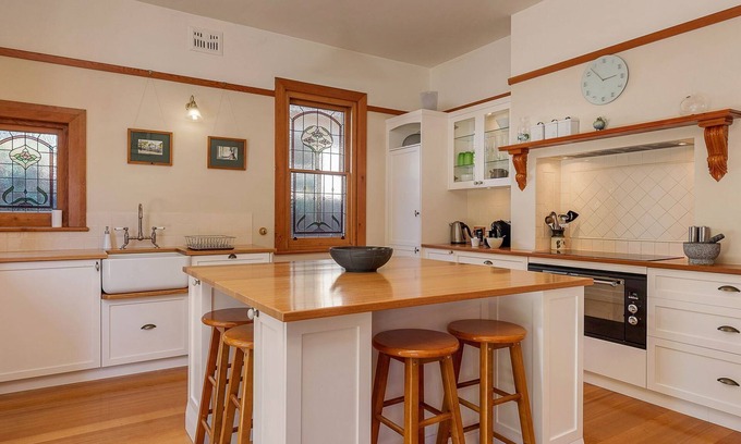 Glebe House | Wellington Views fantastic city location