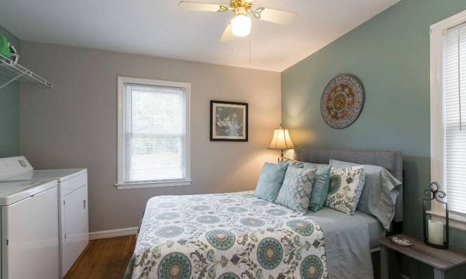 Oakley House | Wentworth Cottage 2 Miles From Biltmore Estate