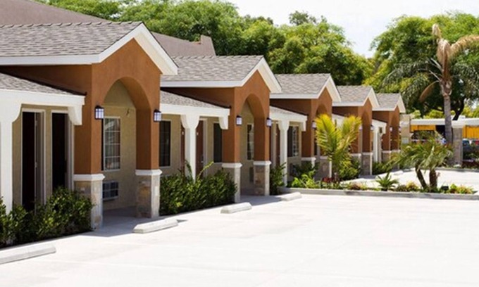 Santa Ana House | West Coast Inn - Near Gem Theatre