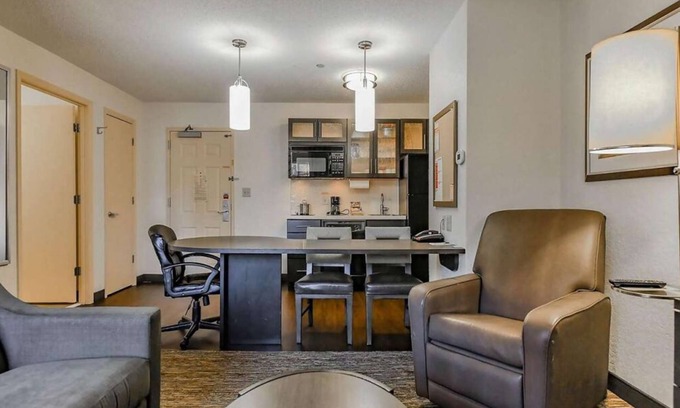 West Des Moines Resort | West Des Moines Getaway! 4 Spacious Units, Fully-equipped Kitchen, Pets Allowed!