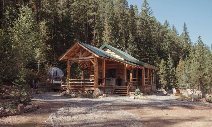Essex Cabin | West Glacier Cabin, Hot Tub, Stunning views, RV Hookup