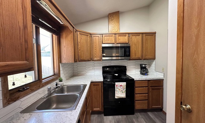 West Omaha House | West Omaha Townhome for Rent!