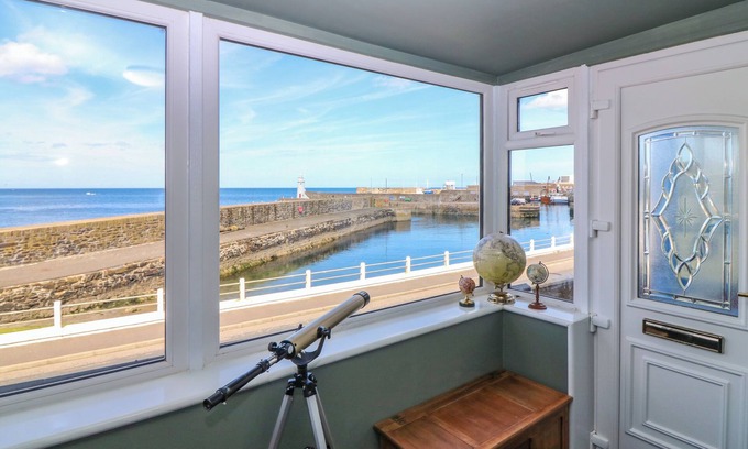 Macduff Cottage | WEST PIER COTTAGE, family friendly, with open fire in Macduff
