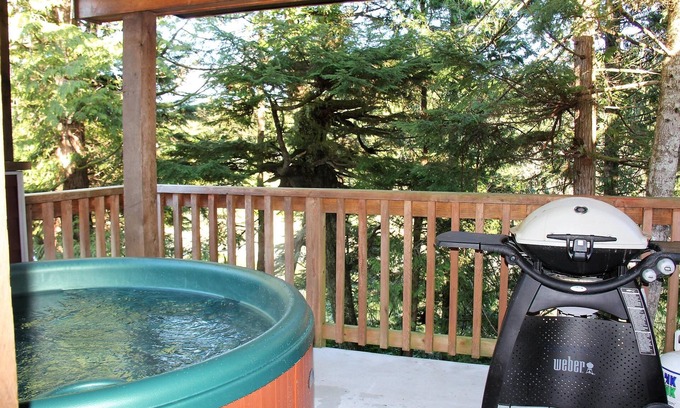 Ucluelet House | West Wind Cottage