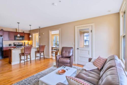 Eastside House | Westcott 2BR 3 Bed Apt in Mansion mins to SU JMA Dome