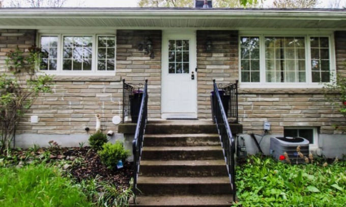 Sunnyside House | Westdale Suites Kingston