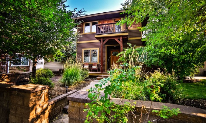 River West House | Westside. Drake Park. Hot Tub. Walk everywhere!