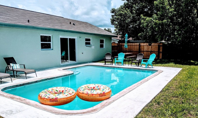 Port Richey House | "Wet Feet Retreat" Pool Home with Heated pool!