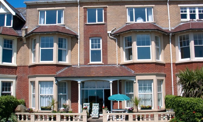 Weymouth Cottage | WEYMOUTH BAY APARTMENT A, pet friendly, with a garden in Weymouth