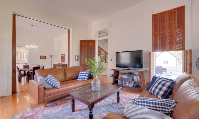Columbus House | WFH Friendly: Abode w/Balcony in Columbus!