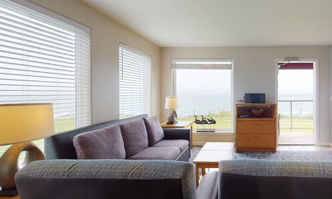 Depoe Bay Condo | Whale Pointe - Ocean Front 3bd3ba - Assignment 2