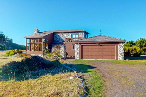Caspar House | Whale Rock