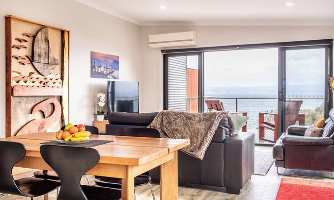 Coles Bay Apartment | Whale Watcher 2 - Freycinet Holiday Houses