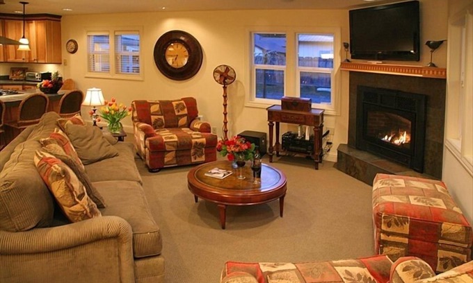 Langley House | Whidbey Bungalow - Sleeps 12!