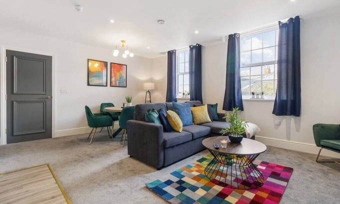Worcester Apartment | WhiskAwayStays Victoria House Apartment 4