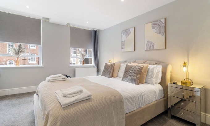 Worcester Apartment | WhiskAwayStays Victoria House Apartment 2