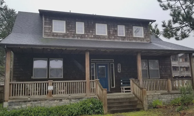 Cannon Beach House | Whispering Dunes - 5 bedroom home in the heart of the village of Cannon Beach