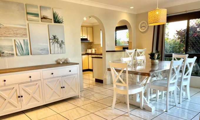 Bongaree Apartment | WHISPERING PALMS