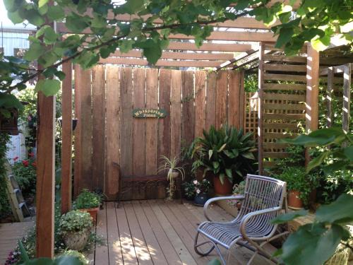 Collie Bed & Breakfast | Whispering Pines Bed and Breakfast