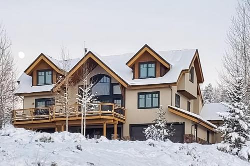 Innsbruck Val Moritz House | Whispering Pines Hideaway