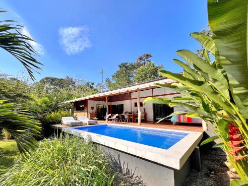Cahuita House | Whispering Wisdom, 3 Bed with Pool, Steps to Beach