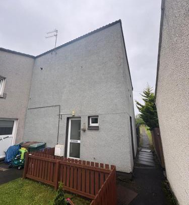 Whitburn Apartment | Whitburn 3BR Stay with Free Parking and Quick M8 Access