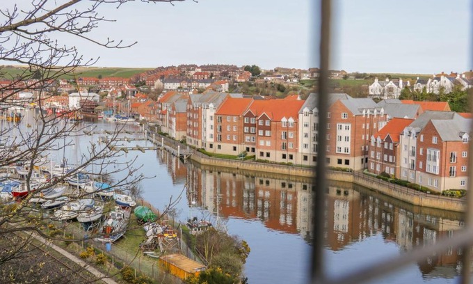 Whitby Apartment | Whitby Harbour Retreat