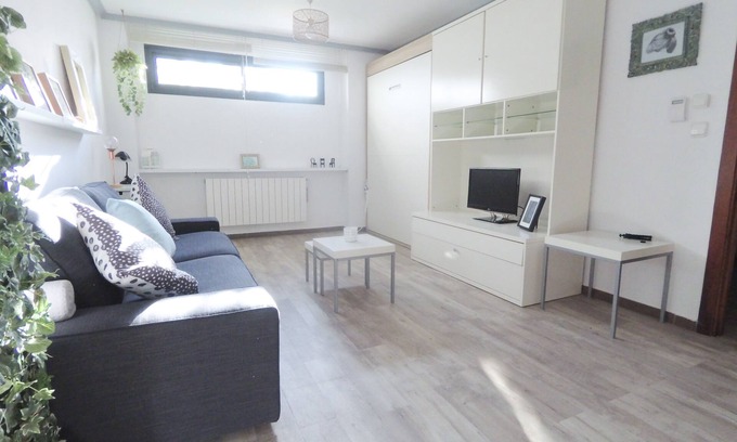 Genil Apartment | WHITE apartment for SKI and ALHAMBRA. Private garage