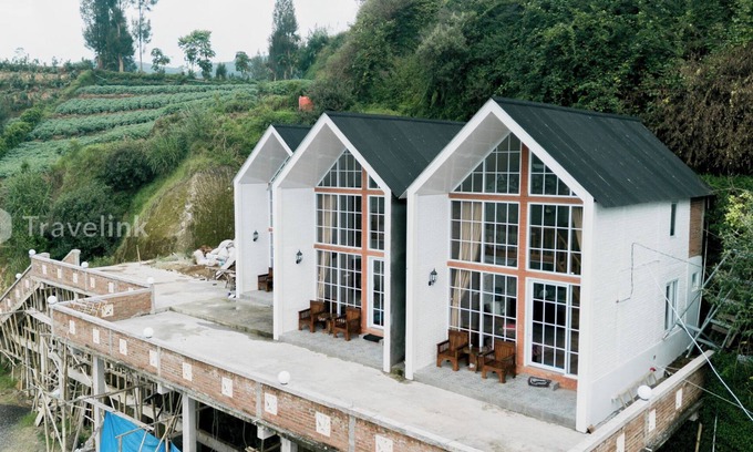 Kejajar Cottage | White Cabin By Travelink