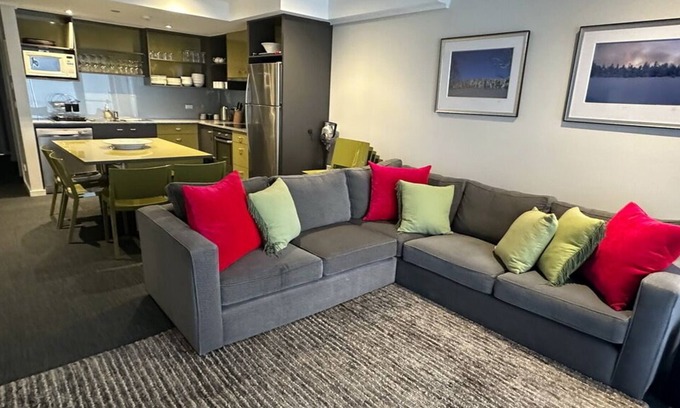 Hotham Heights House | White Crystal 210- ski-in ski-out