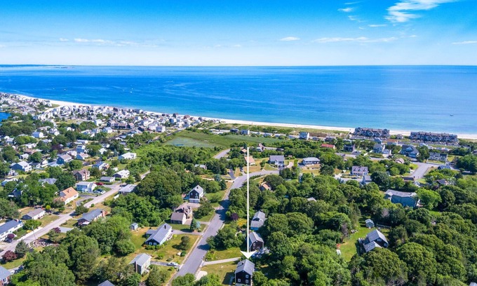 Manomet House | White Horse Cozy House - 8 minute walk to beach!