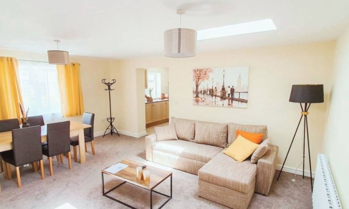 Stroud Apartment | White Jasmine in Stroud